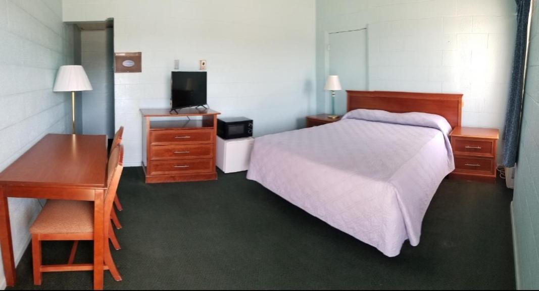 Holiday Host Motel Сонора Экстерьер фото