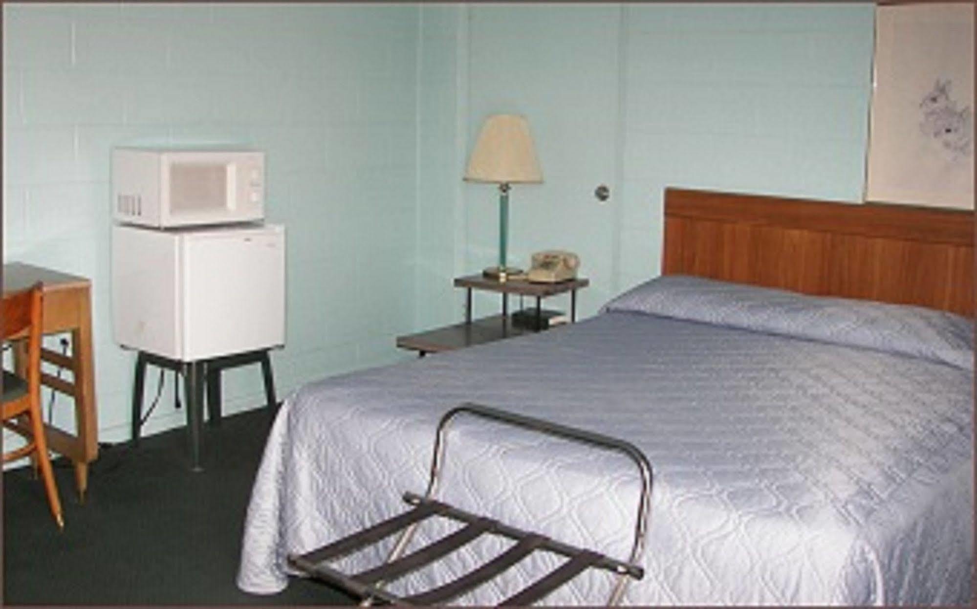 Holiday Host Motel Сонора Экстерьер фото