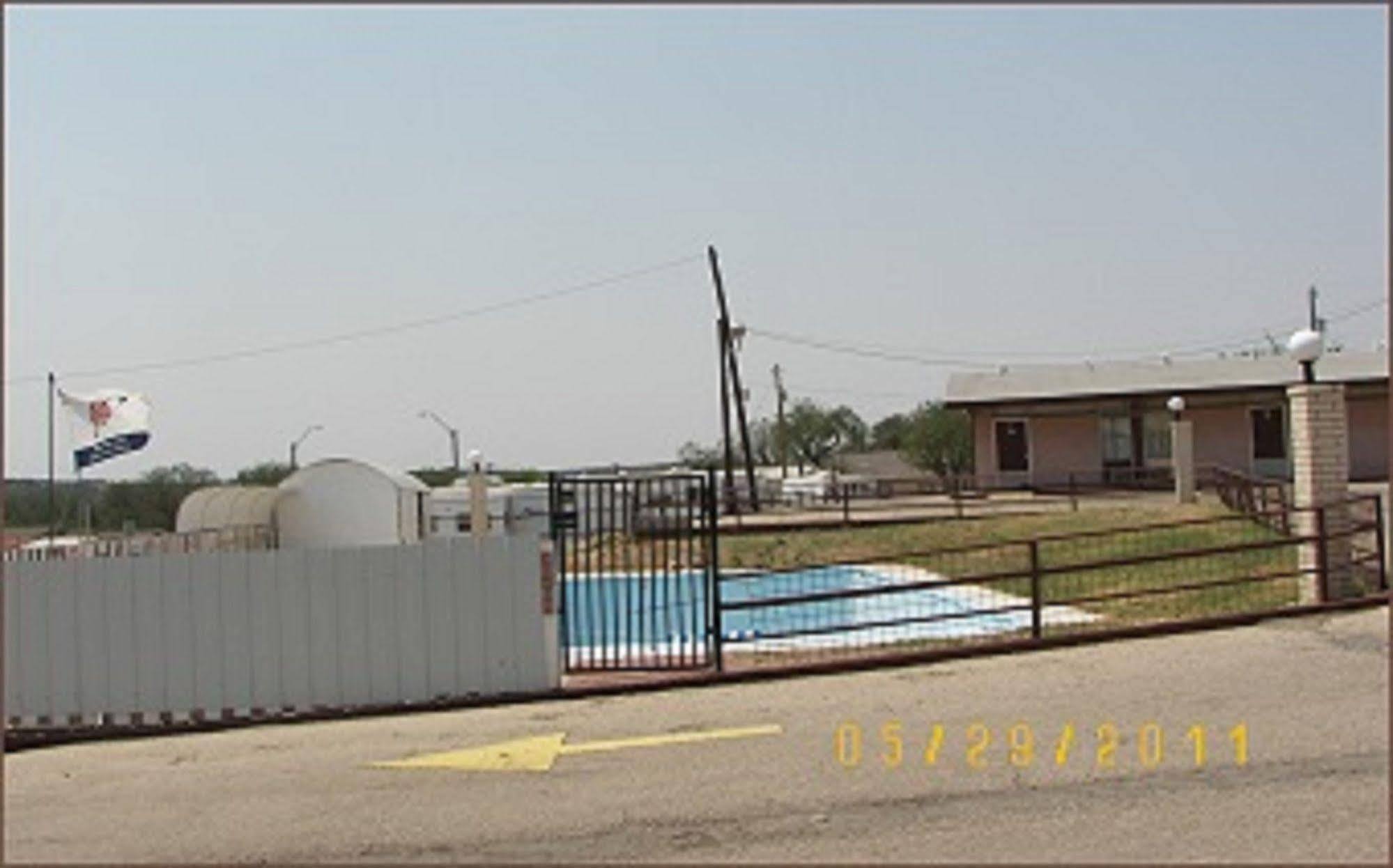 Holiday Host Motel Сонора Экстерьер фото